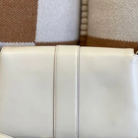 GUCCI Arli Gold Logo Cowhide Shoulder Bag Crossbody Bag - Picture 2 of 5